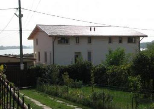 Vila duplex , pe malul lacului Cernica de la Xandra 2000 Srl