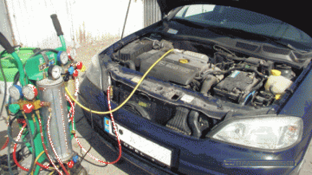 Incarcare freon clima auto. service climatizare auto de la Panthera Mcom