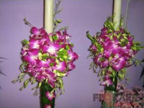 Lumanari de cununie din orhidee imperiala si trandafiri de la Zero Point Consulting S.r.l.