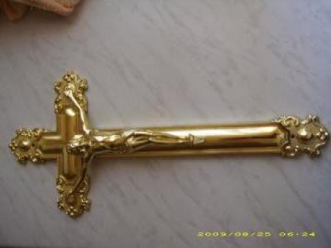 Crucifix auriu C6