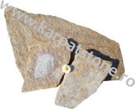 Placa piatra gneis auriu, neregulat de la Karpat Stone Srl