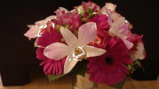 Buchet flori de mireasa de la Sc Floraria Floarea Vietii Srl