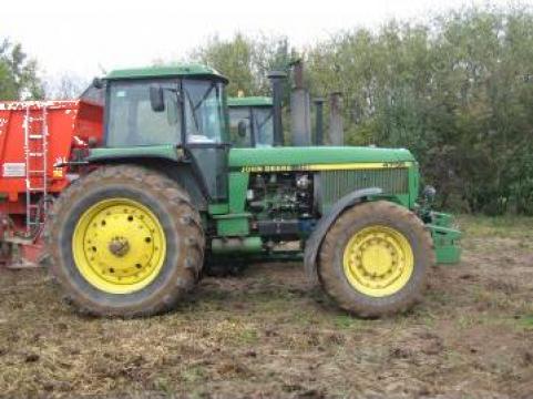 Tractor agricol John Deere de la Sc T & T Partner` S Construct Srl