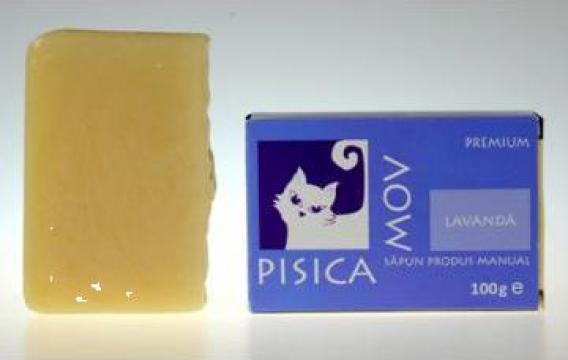 Sapun produs manual Pisica Mov cu ulei esential de lavanda de la Propelling Heads Srl