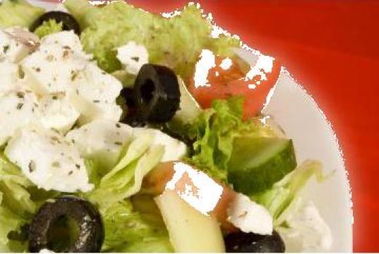 Salata greceasca cu pui sau ton