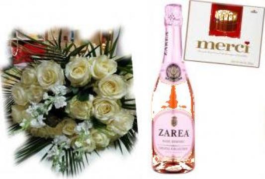Buchet 21 fire trandafiri albi  +cadou 0085 de la Floraria Stil