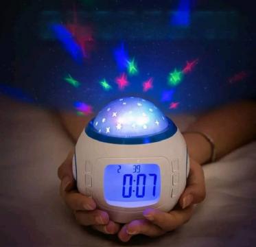 Lampa veghe ceas digital luminos cu stelute de la Preturi Rezonabile