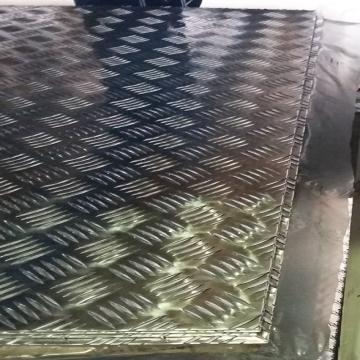 Tabla striata 4x1250x6000 mm zincata de la H Metal Srl