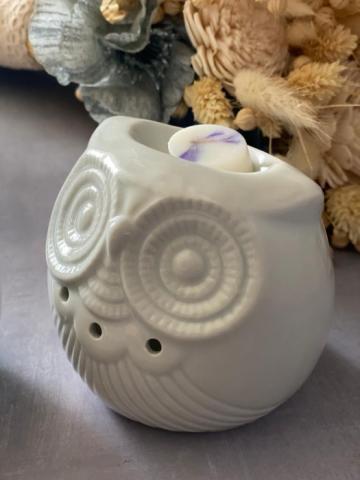 Lampa aromaterapie alba din ceramica pentru pastile de ceara