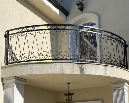 Balustrada balcon fier forjat eleganta de la Atelierul De Fier Forjat Badea Cartan Srl