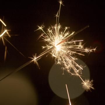 Set 10 artificii de tinut in mana, 17 cm de la Dali Mag Online Srl