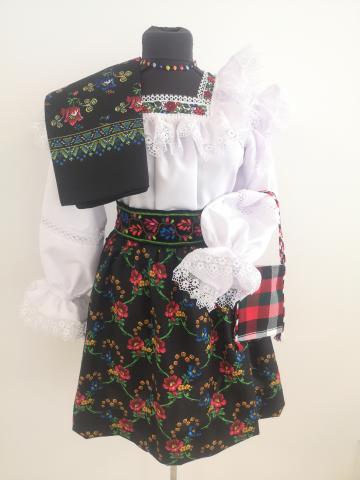 Costum traditional de Maramures pentru doamne si domnisoare