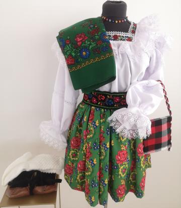 Costum de Maramures pentru doamne de la Tomsa Irina Persoana Fizica Autorizata