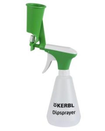 Pahar spalat ugere cu pulverizator Dip-Sprayer Kerbl de la Contact@sculemoara.ro