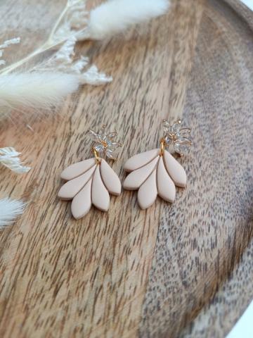 Cercei din lut Minimal Chic Clay Earrings de la Mytreasurebox S.r.l.