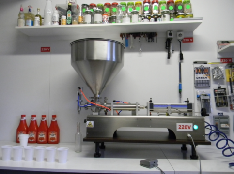 Masina de imbuteliat sosuri de la Presa Ulei
