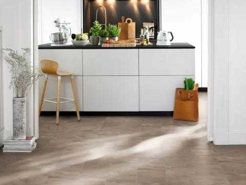 Parchet laminat Egger ELF226 Titanit bej-nisip 8 mm de la Visaria Design Srl.