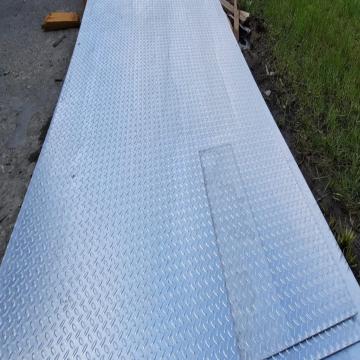 Tabla striata pentru rampe industriale de la H Metal Srl