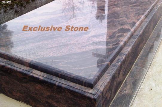 Monument funerar placare si capac masiv de la Exclusive Stone Srl