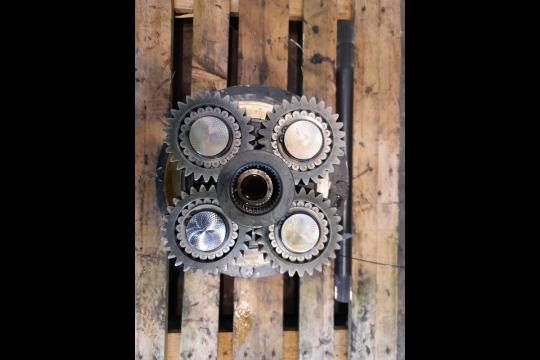 Transmisie finala punte fata dreapta Case 821G de la PFP Auto Srl