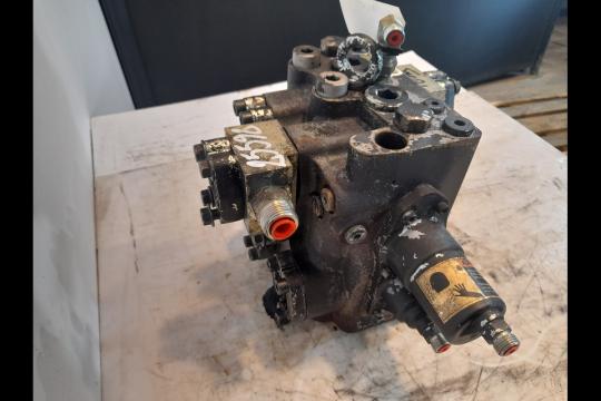 Valva hidraulica principala Volvo L90 F de la PFP Auto Srl