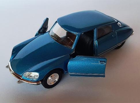 Macheta auto Citroen DS23 albastru scara 1 34 - 1 39 Welly