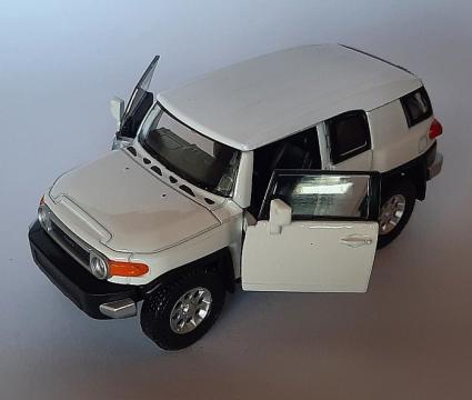 Macheta auto Toyota FJ Cruiser scara 1 34 - 1 39 Welly