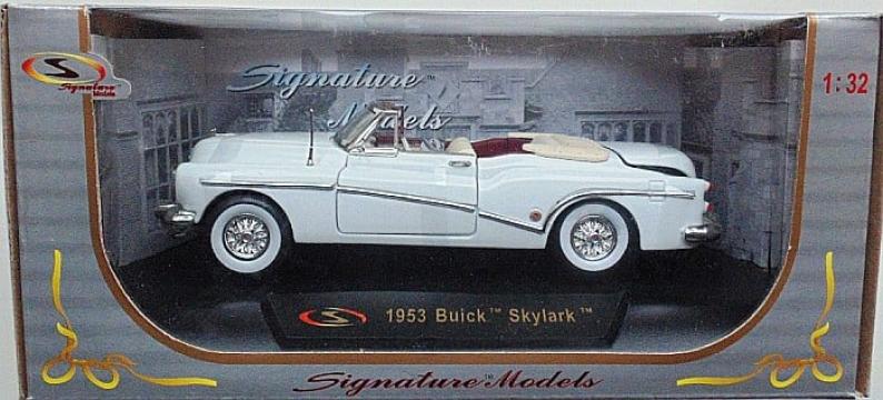 Macheta auto Buick Skylark alb 1:32, Signature de la Hobbyplanet Romania