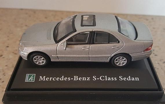 Macheta Mercedes S-Class sedan Scara 1:72 Cararama de la Hobbyplanet Romania